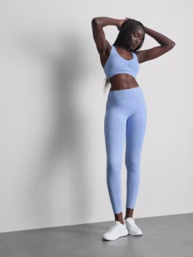 Seamless strappy active crop top