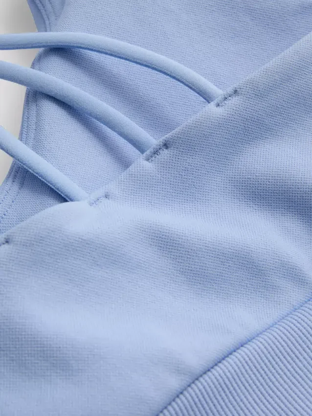 Seamless strappy active crop top