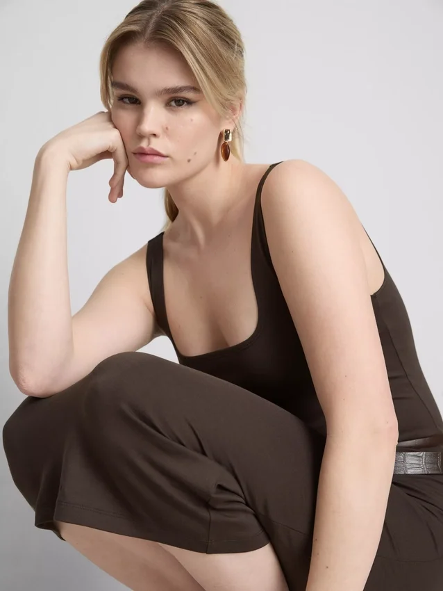 Second skin square neck midi dress