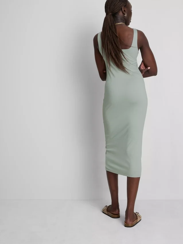 Second skin square neck midi dress