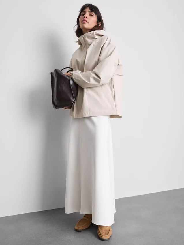 Short cinched rain jacket