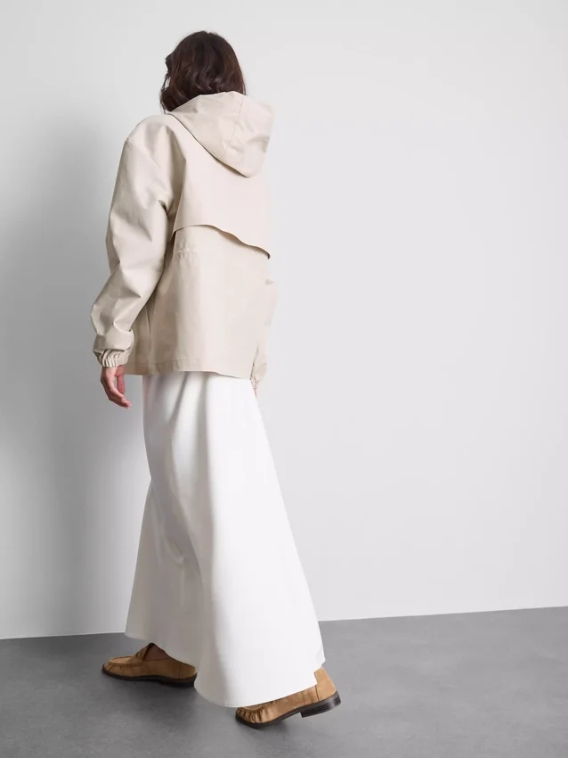 Short cinched rain jacket