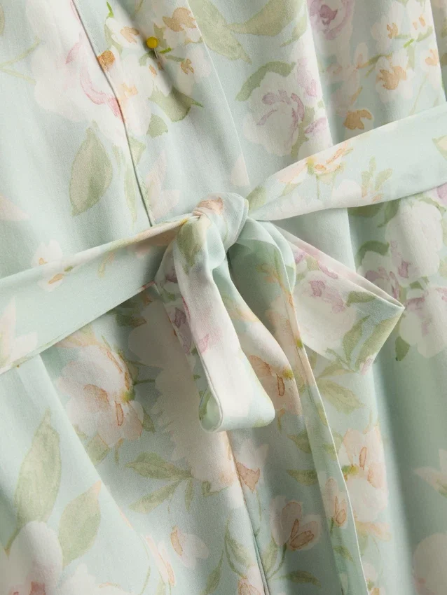 Short floral robe