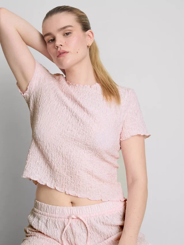 Short-sleeve crinkle top
