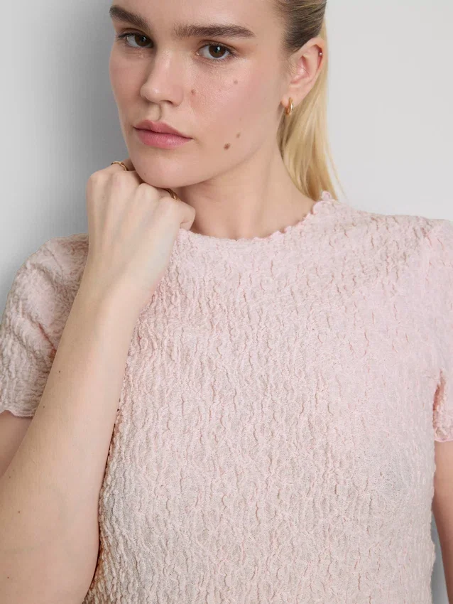 Short-sleeve crinkle top