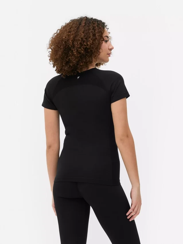 Short sleeve seamless performance top