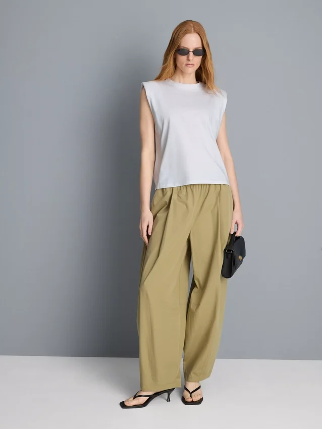 Sleeveless padded-shoulder tee