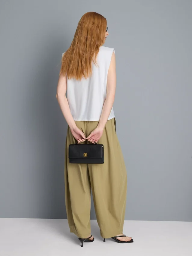 Sleeveless padded-shoulder tee