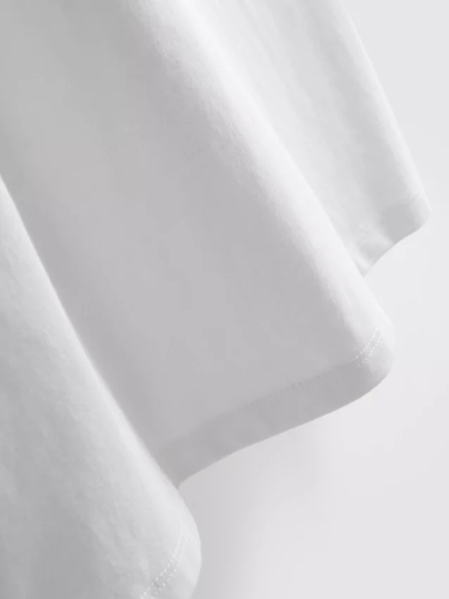 Sleeveless padded-shoulder tee