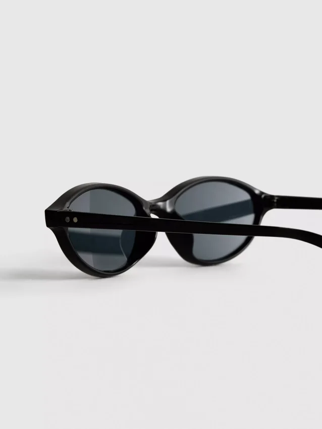Slim oval sunglasses