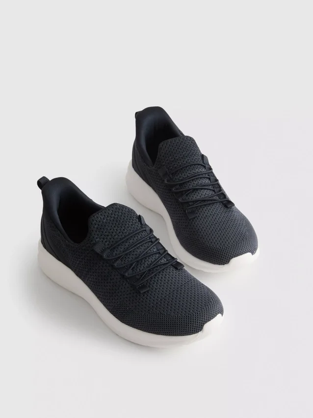 Slip-on low-top sneakers