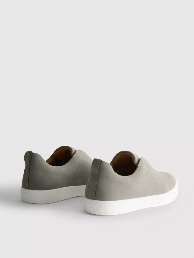 Slip-on low-top sneakers
