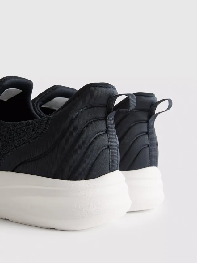 Slip-on low-top sneakers