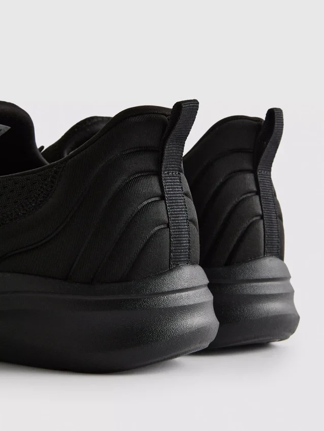 Slip-on low-top sneakers