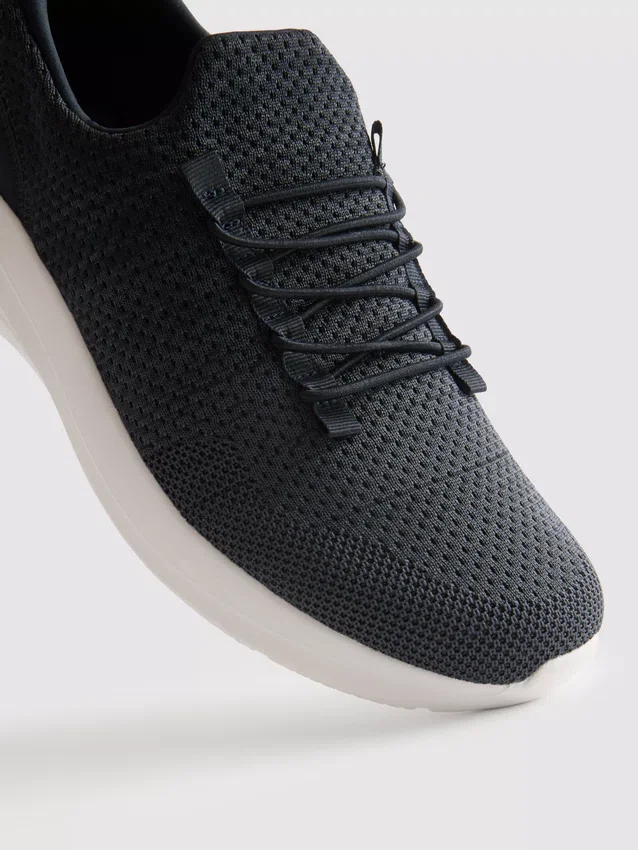 Slip-on low-top sneakers