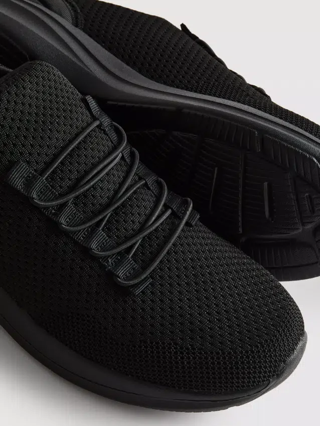 Slip-on low-top sneakers