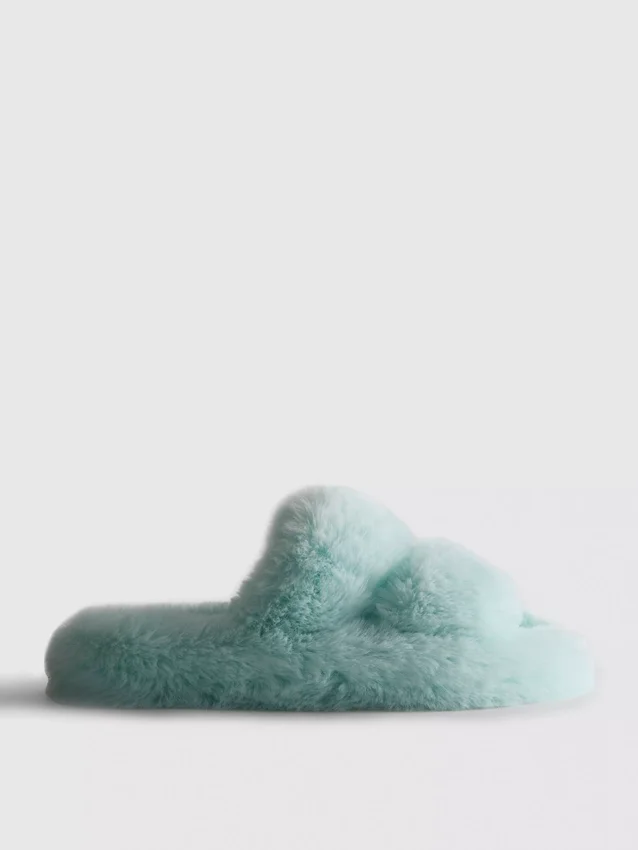 Soft strap slippers