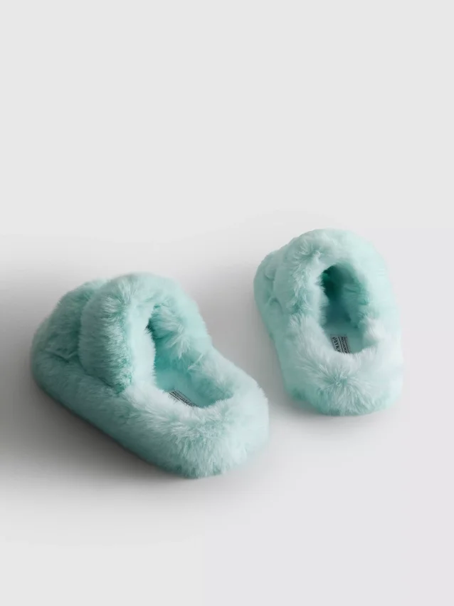 Soft strap slippers