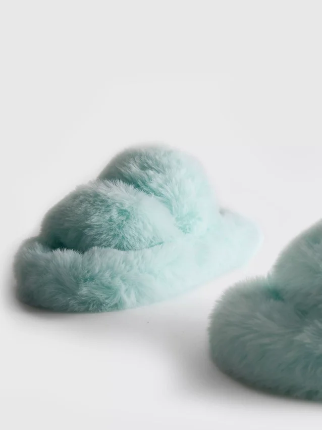 Soft strap slippers