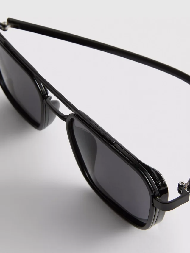 Square frame sunglasses