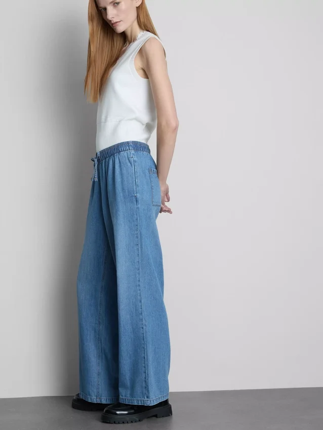 Straight-leg denim joggers