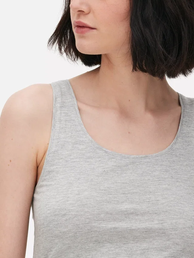 Stretch scoop neck tank