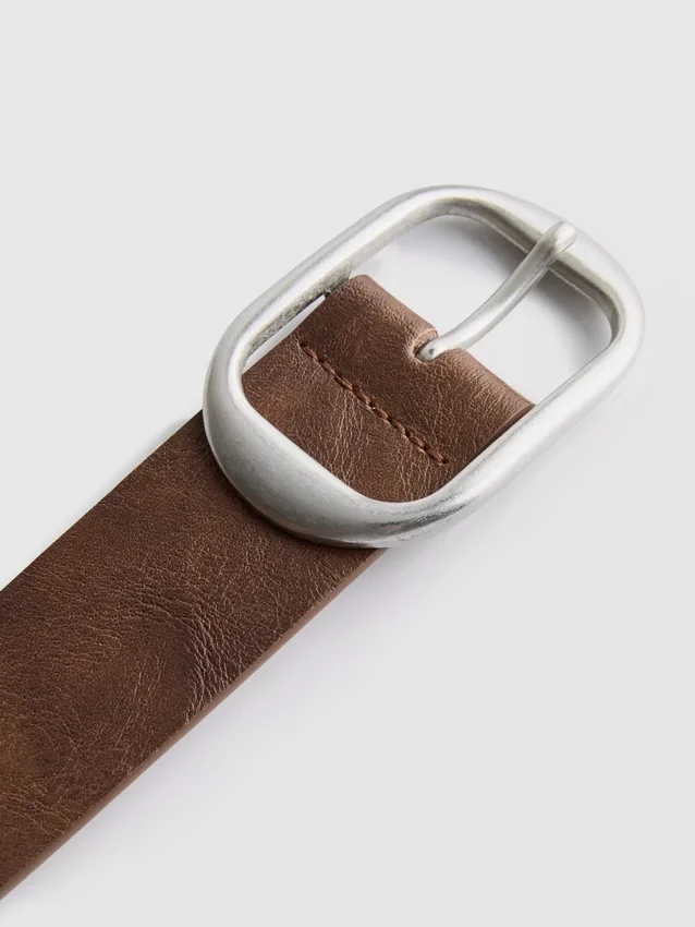 Studded buckle belt
