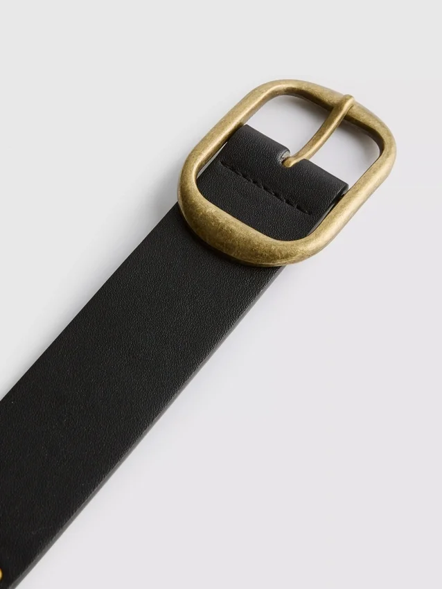 Studded buckle belt