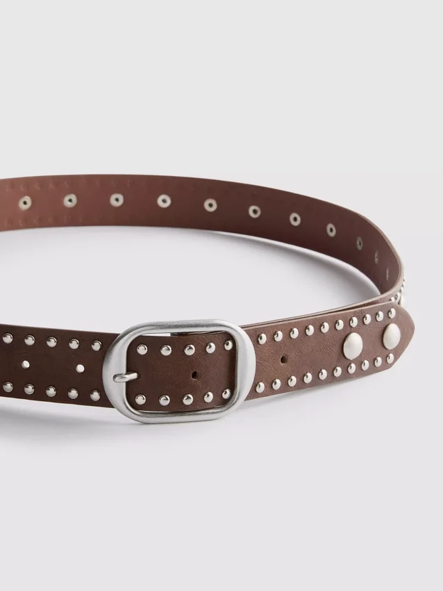 Studded buckle belt