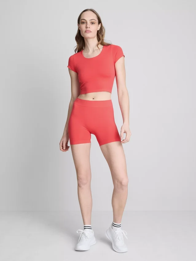 Super soft scoopneck crop top