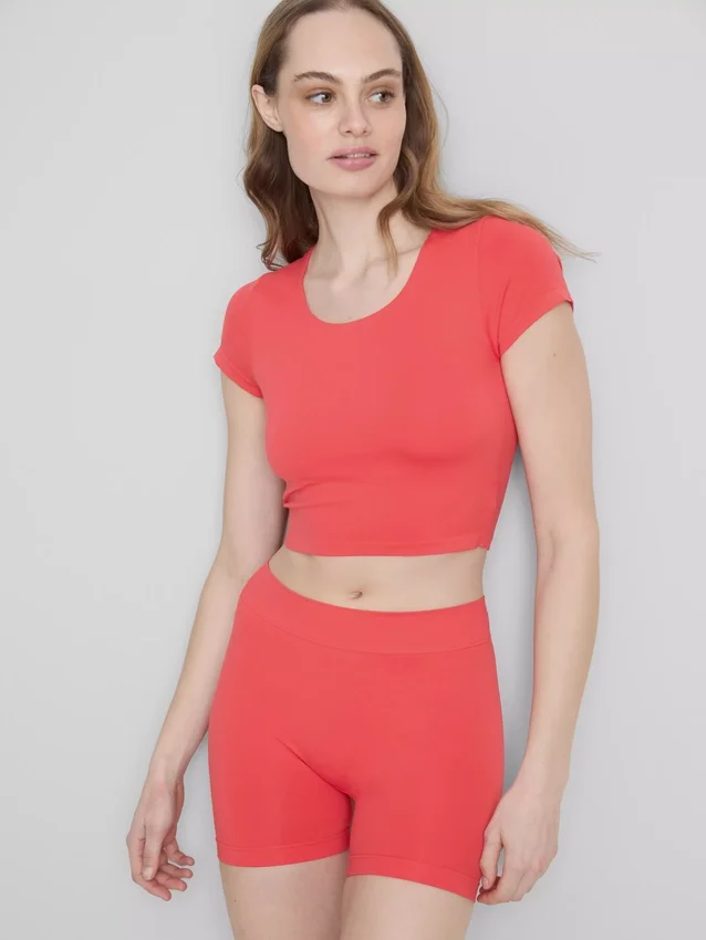 Super soft scoopneck crop top