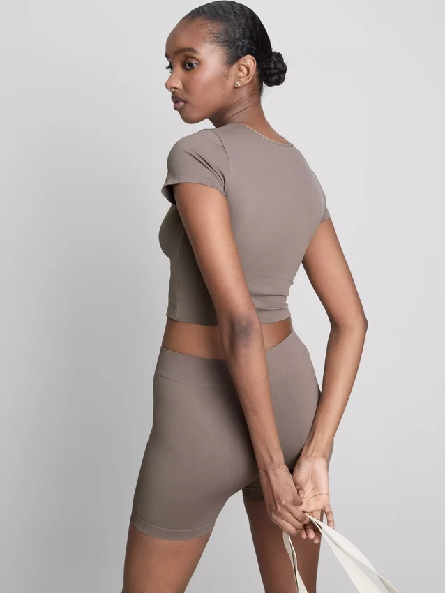 Super soft scoopneck crop top