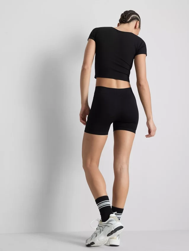 Super soft scoopneck crop top