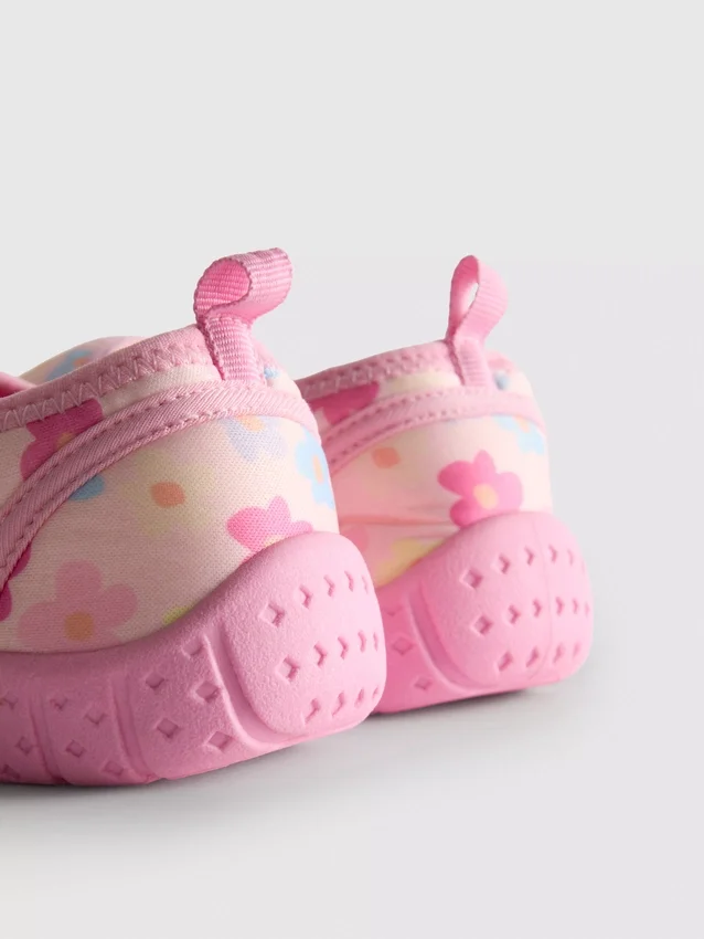 Swim shoes