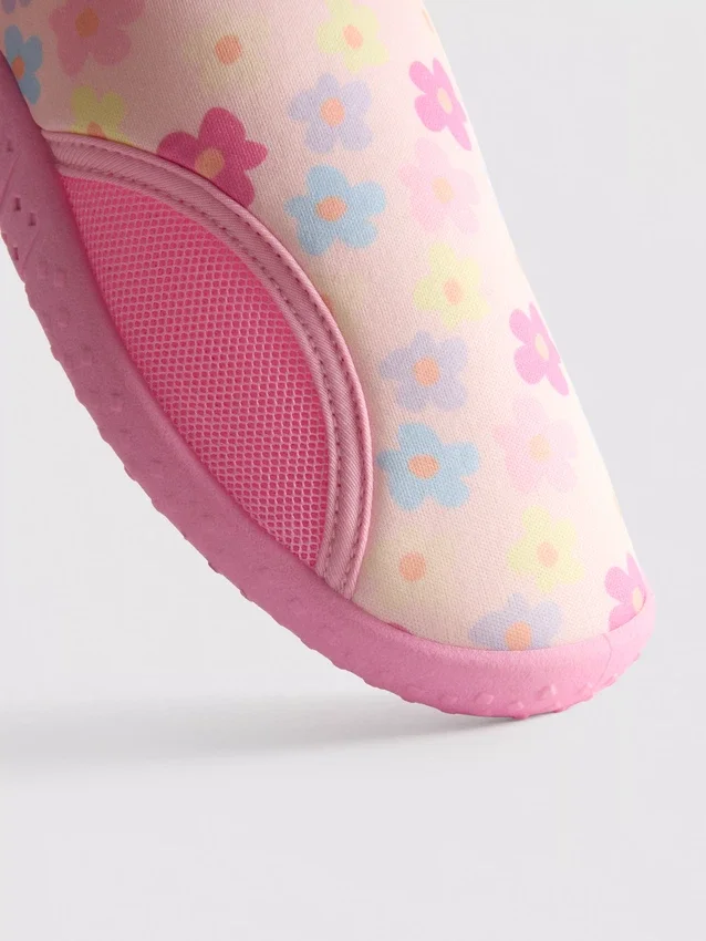 Swim shoes