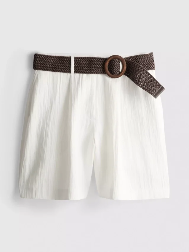 Textured belted bermuda shorts
