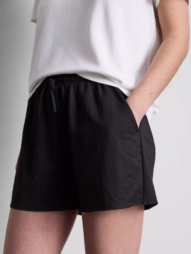 Textured drawstring shorts