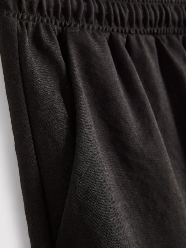 Textured drawstring shorts