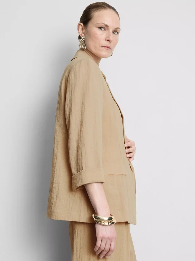 Textured notched lapel blazer