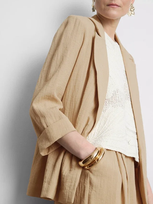 Textured notched lapel blazer