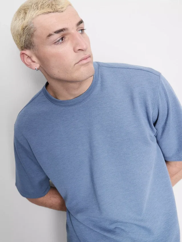 Textured short sleeve t-shirt