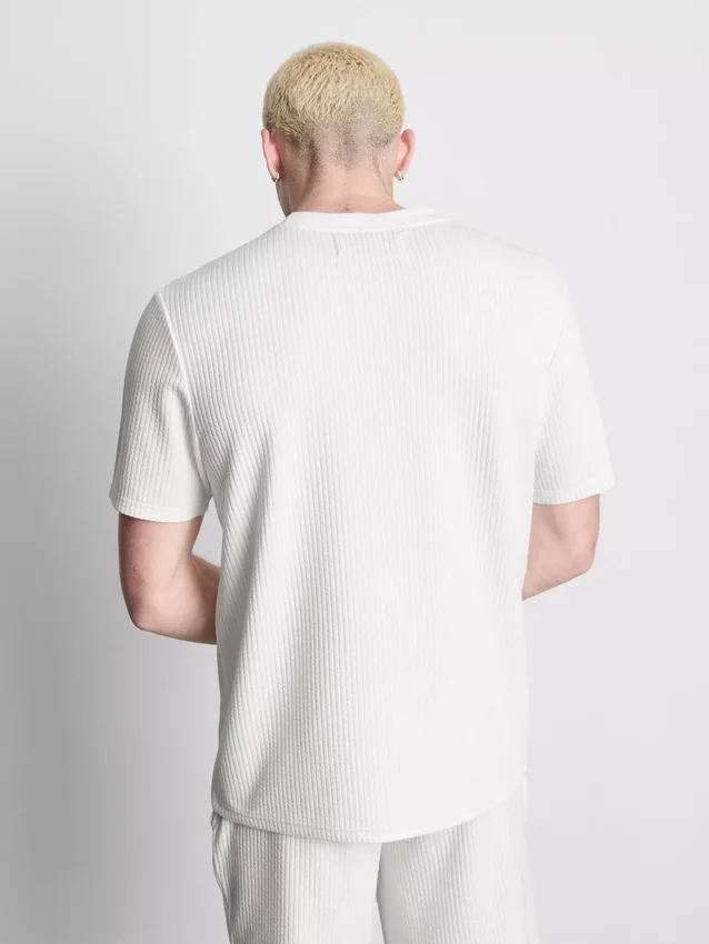 Textured short sleeve t-shirt