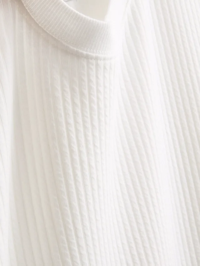 Textured short sleeve t-shirt