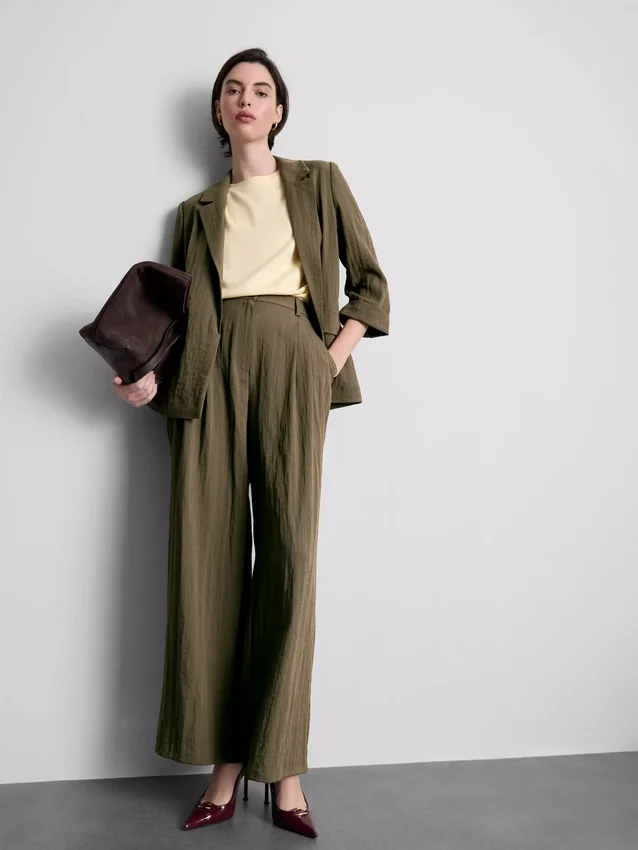 Textured slouchy mid-rise pants