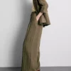 Textured slouchy mid-rise pants
