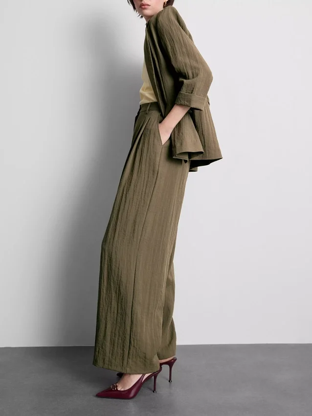 Textured slouchy mid-rise pants