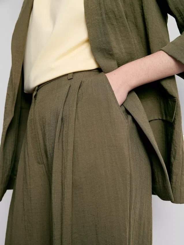 Textured slouchy mid-rise pants