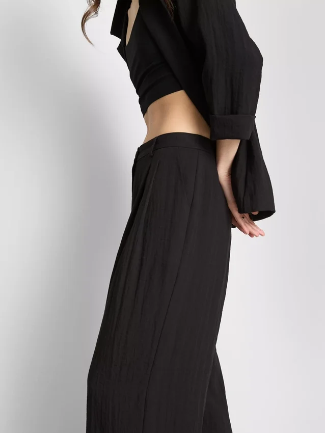 Textured slouchy mid-rise pants