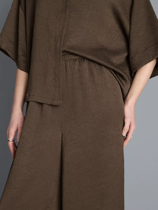 Textured straight-leg satin pants