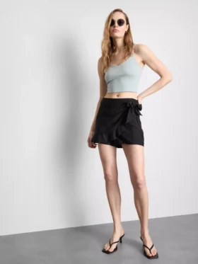 Tie-side skort